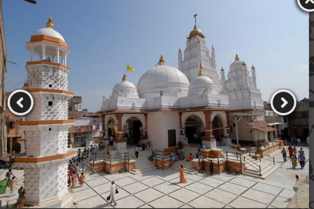 Dakor: Mahadev Temple, Lord Vishu Ranchodrai Temple, Gomati Ghat: Amazing facts, history, Aarti time, Prasad, all festival celebration, how to reach and stay over Dakor.