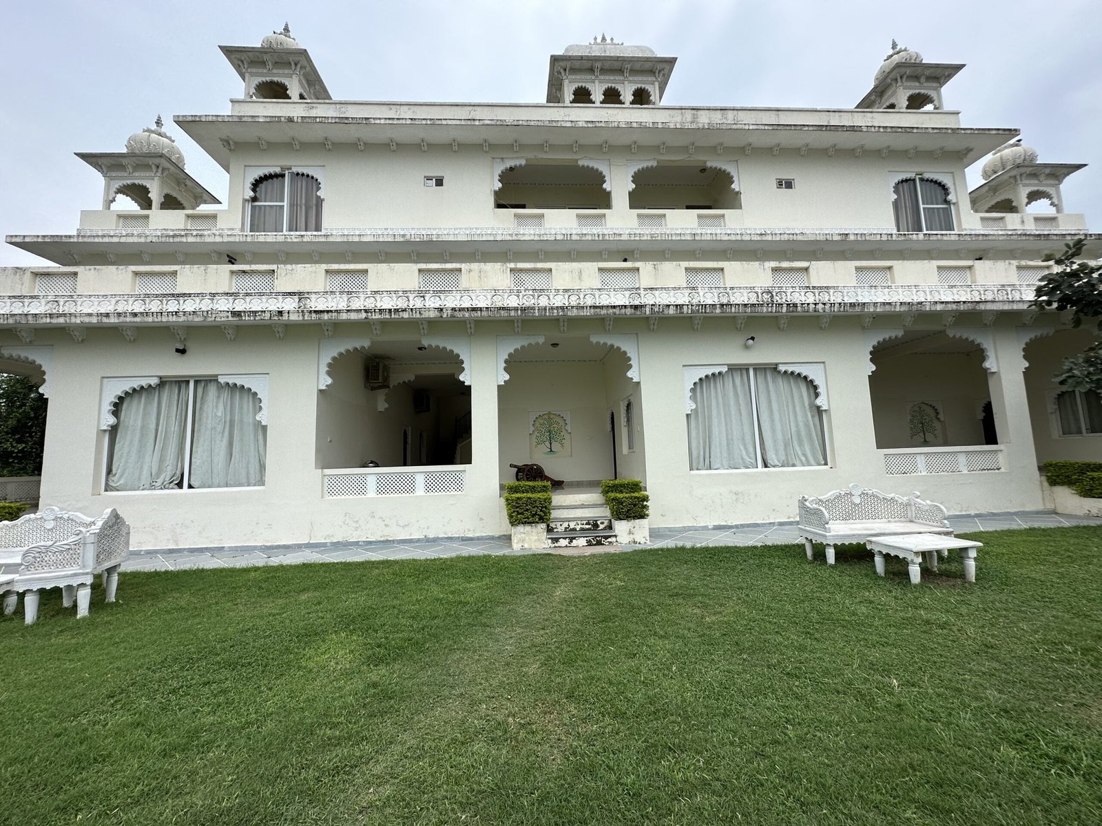 Karni Mahal & Jaisamand Lake: The Historical monument within the second largest artificial lake.